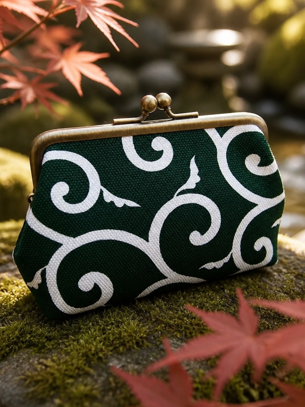 Green Swirl Kiss Lock Coin Purse - Picture 1 of 5